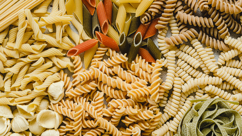 different types of dried pasta