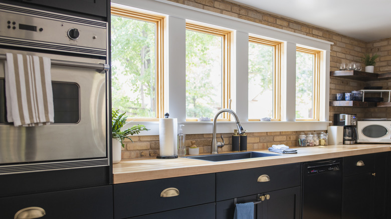 Oven and windows in kitchen