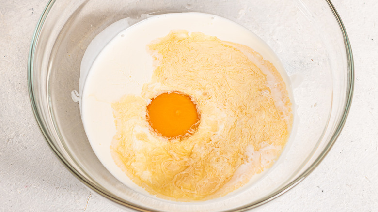 Bowl with heavy cream, egg, and vanilla extract