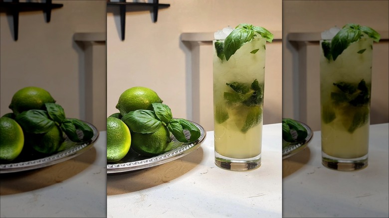 Basil mojitos with limes