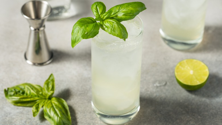 Basil cocktail with lime