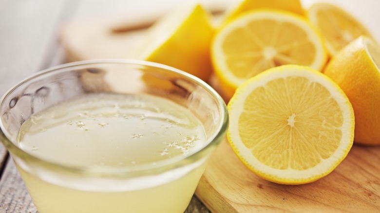 Sliced lemons and lemon juice