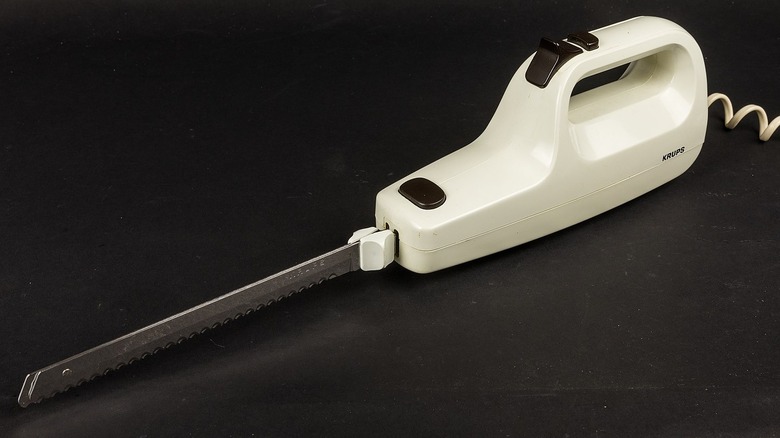 White electric knife 