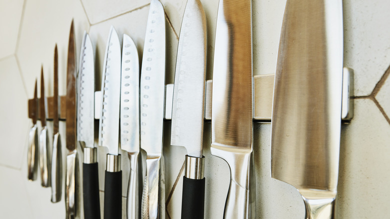 Kitchen knives on magnet storage