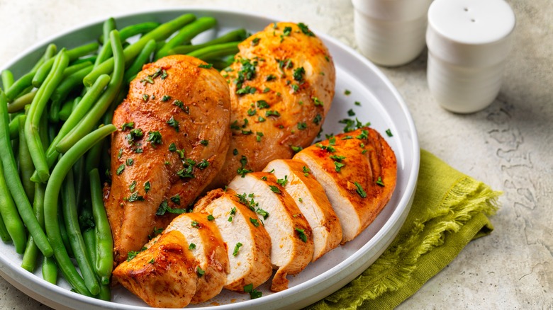 Baked chicken breasts with green beans