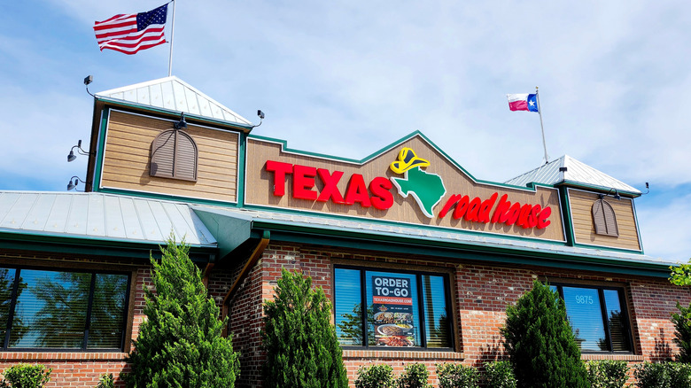Texas Roadhouse restaurant exterior