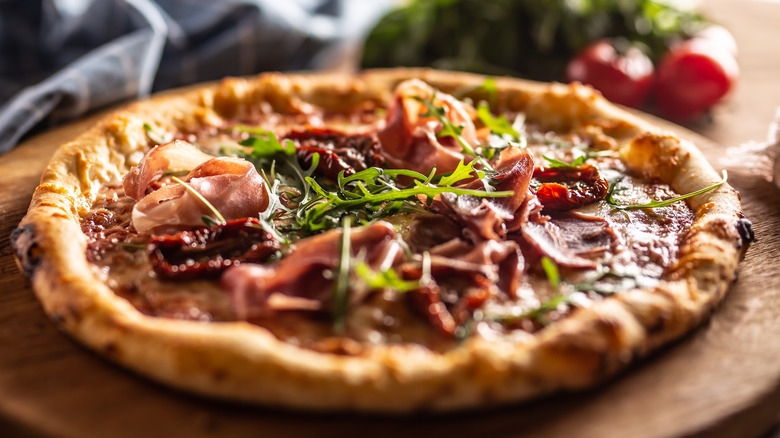 pizza with dried tomatoes