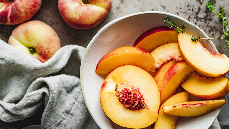 slices of peaches in a bowl