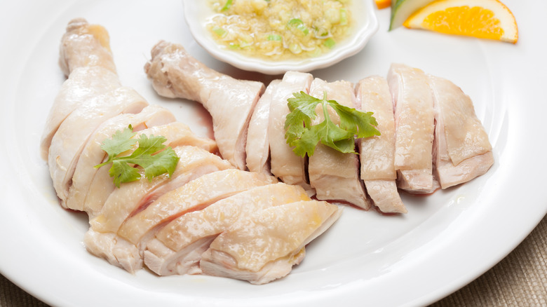 Sliced poached chicken