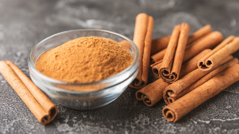 Cinnamon sticks and powder