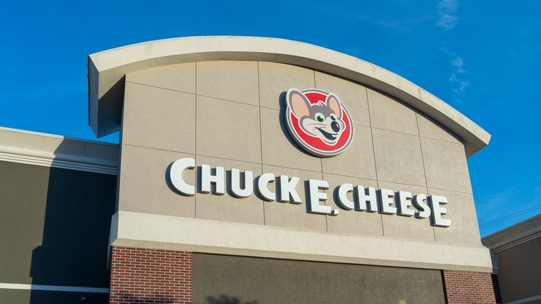 Chuck E. Cheese storefront