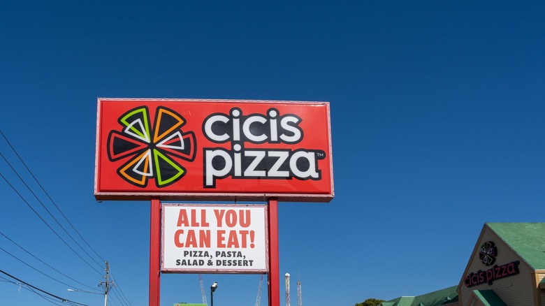 A Cicis Pizza sign