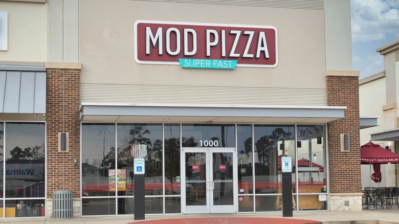 MOD pizza storefront