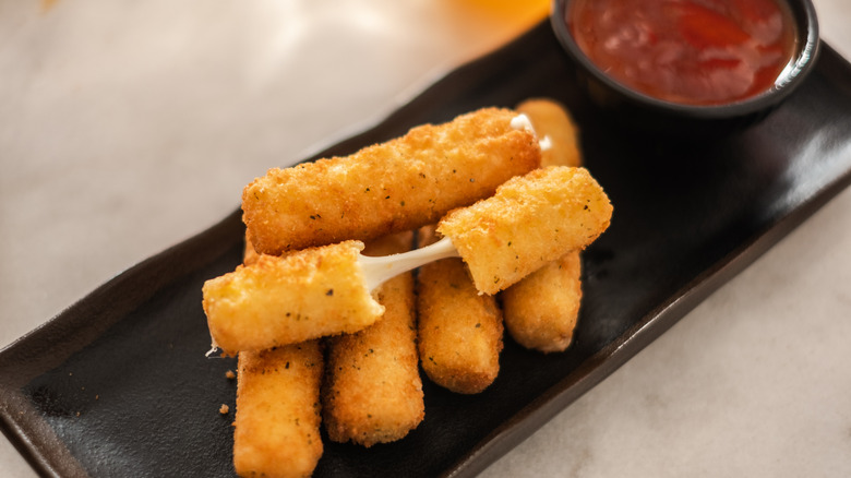 mozarella sticks on platter