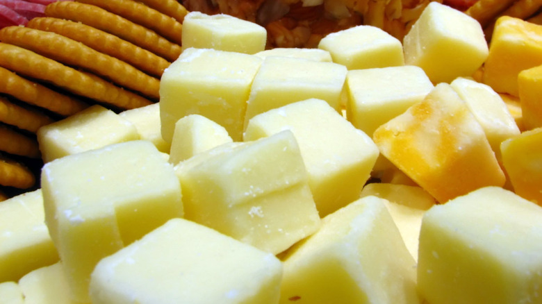 Cubed cheese and crackers
