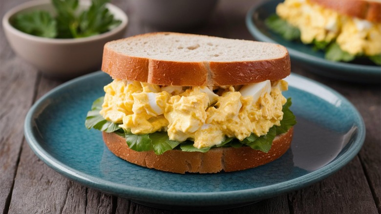 Egg salad sandwich with lettuce