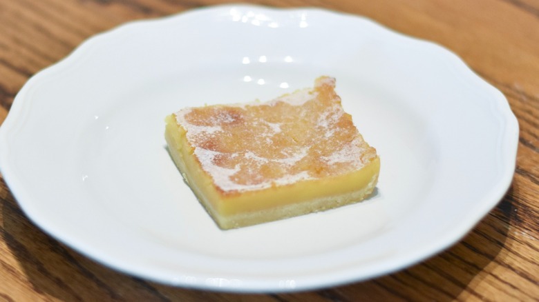 A lemon bar on a white plate