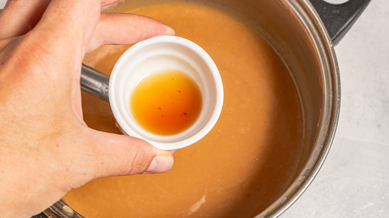 Adding vanilla to caramel