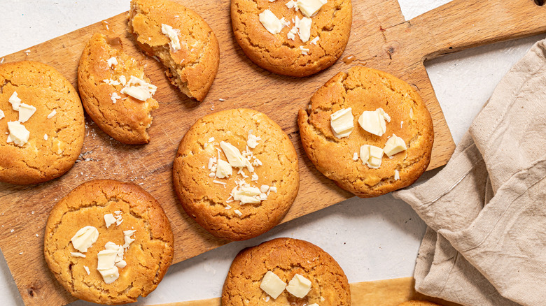 white. chocolate cookies