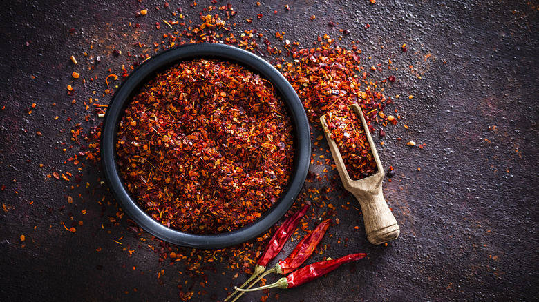 Crushed dried chili peppers