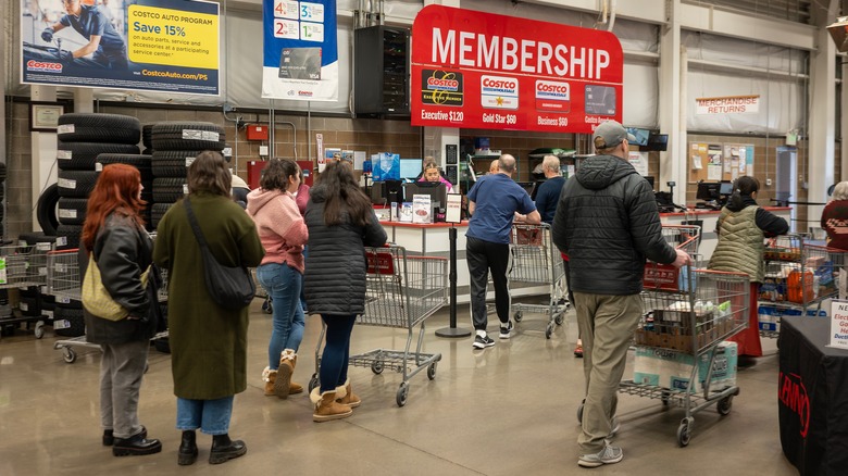 Line of Costco customers