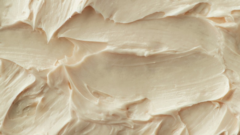 white buttercream frosting