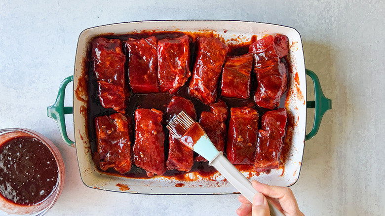 Beef short ribs in pan with barbecue sauce