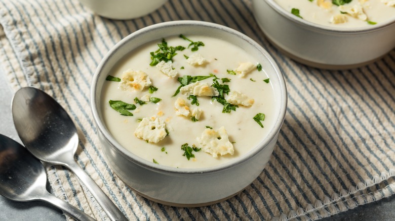 Bowl of clam chowder with saltines