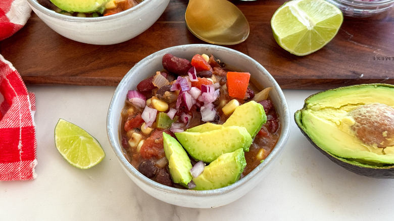 chili with avocado and slice of lime