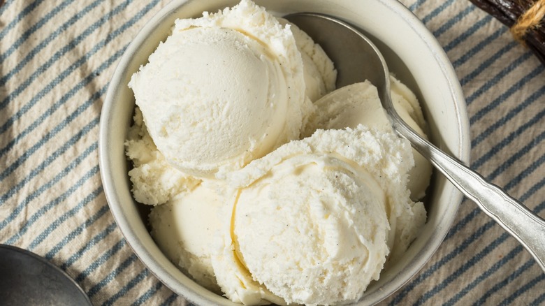 Scoops of ice cream in a bowl on linen