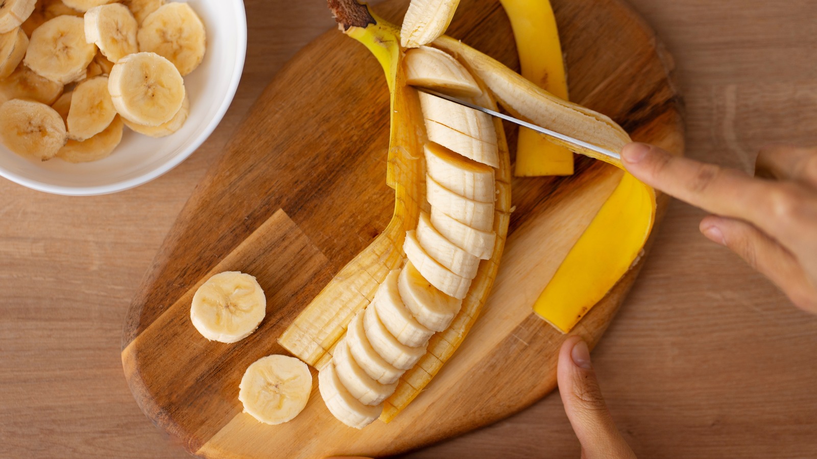 keep bananas from turning brown after slicing