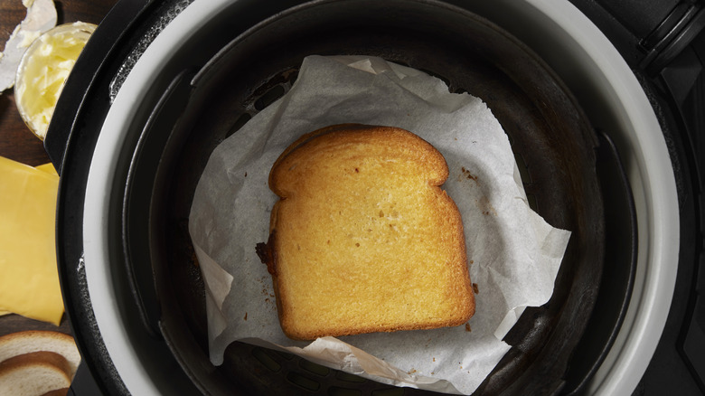 Grilled cheese in air fryer