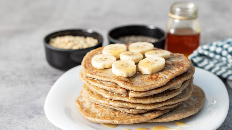 Pancakes topped with bananas