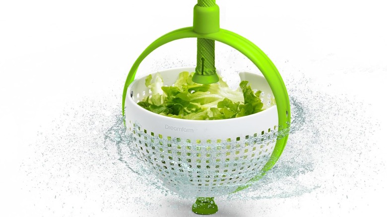 dreamfarm salad spinner filled with lettuce with water spinning out