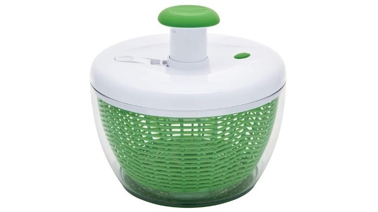 farberware salad spinner on a white background