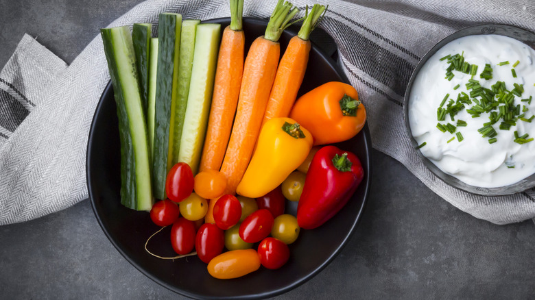 Crudité platter with dip