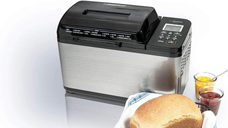 Zojirushi bread maker with bread