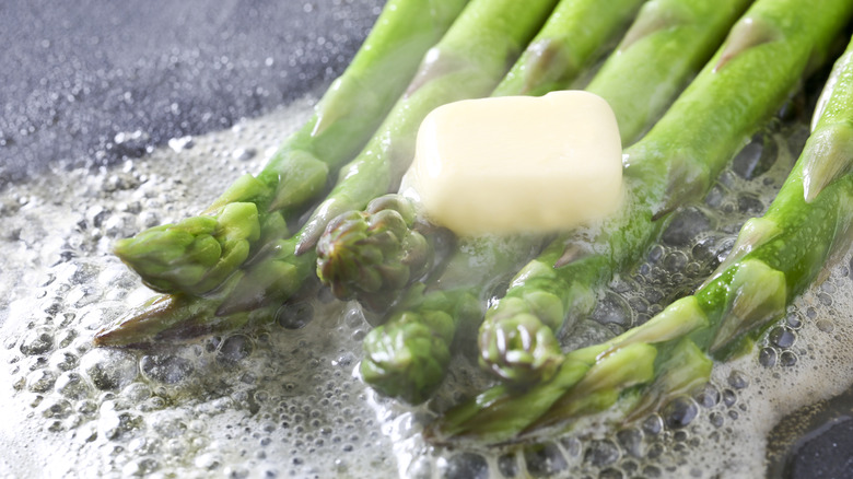 asparagus spears with butter pat