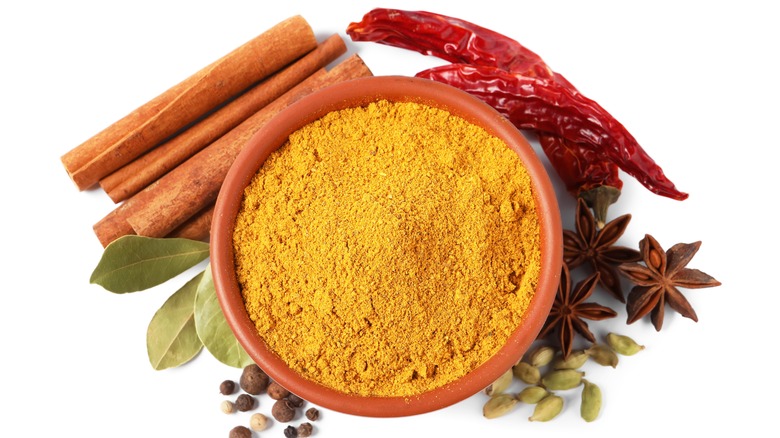 Curry powder with spices