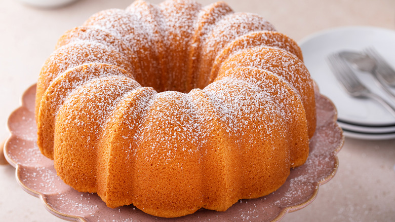 A pound cake made in a bundt pan sprinkled with powered sugar