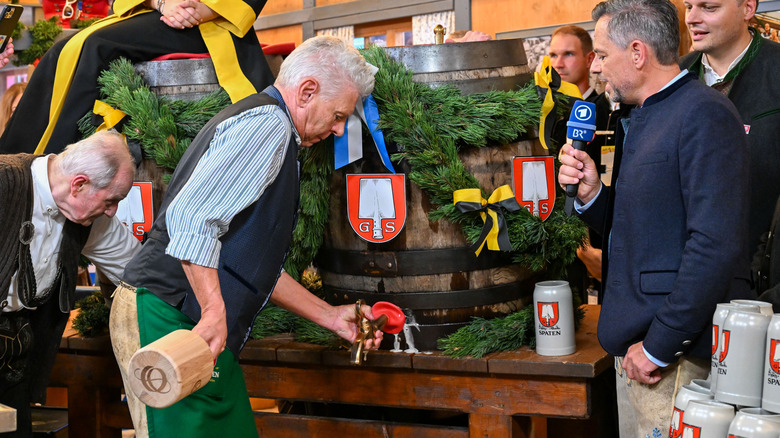 Mayor Dieter Reiter tapping keg