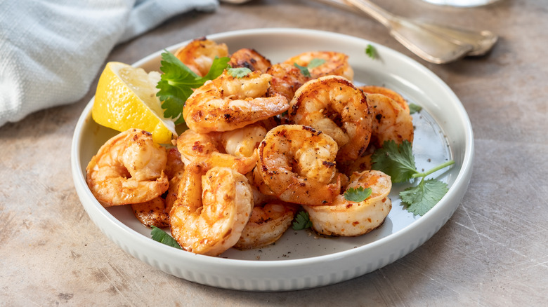 Grilled shrimp with lemon