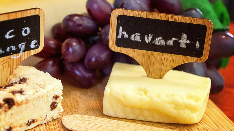 Havarti cheese with sign on a tasting board