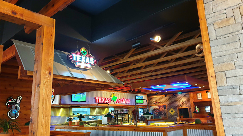 Texas Roadhouse interior