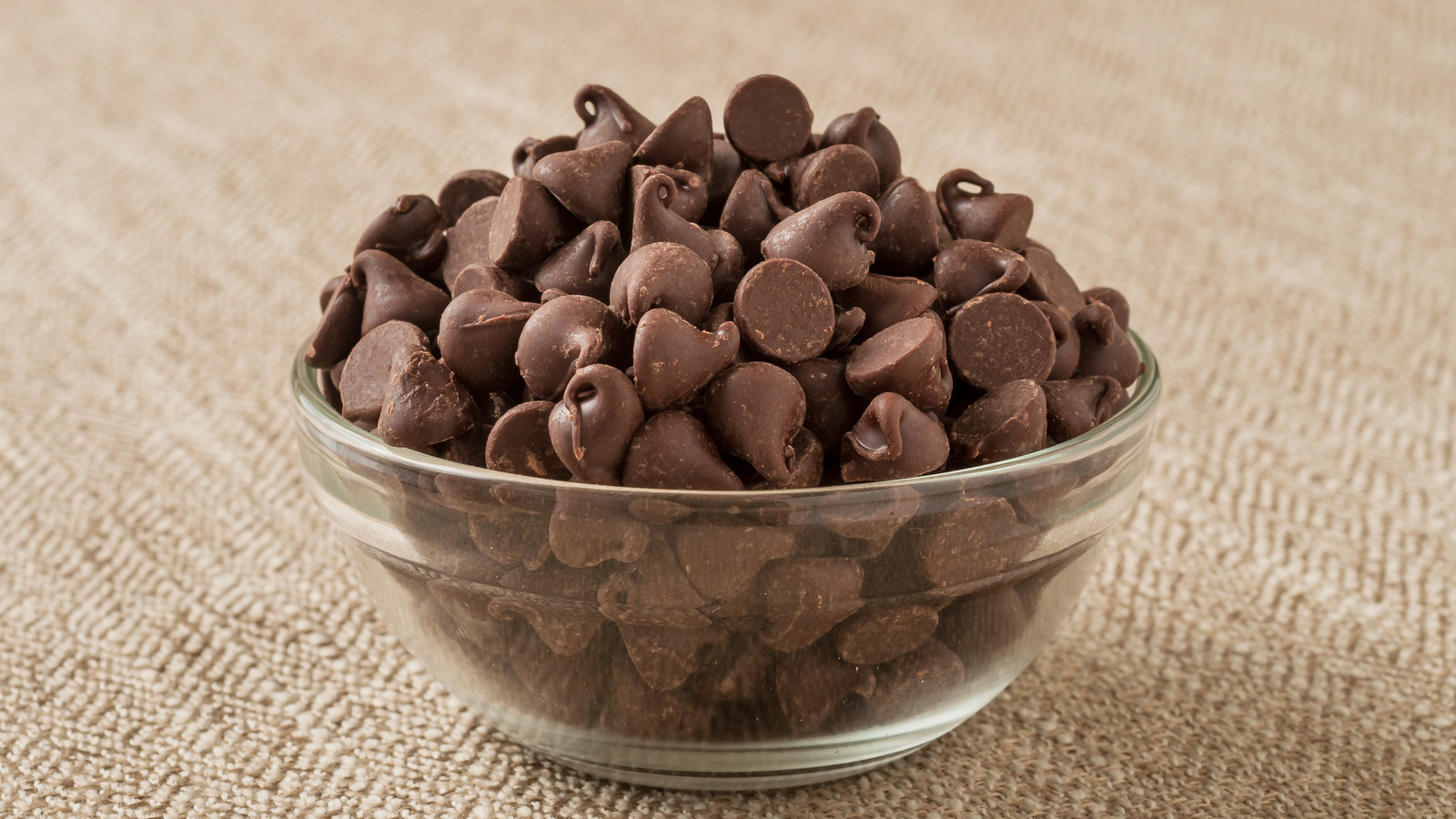 أفضل الدهون التي يمكنك إضافتها إلى رقائق الشوكولاتة لتغميسها