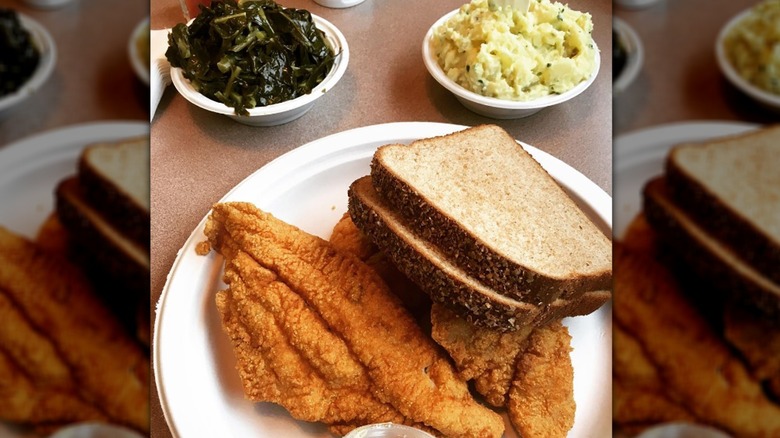 Fried fish with fresh bread