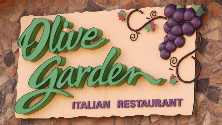 Sign for Olive Garden