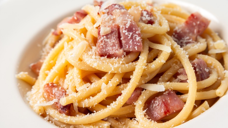 Bucatini carbonara close up