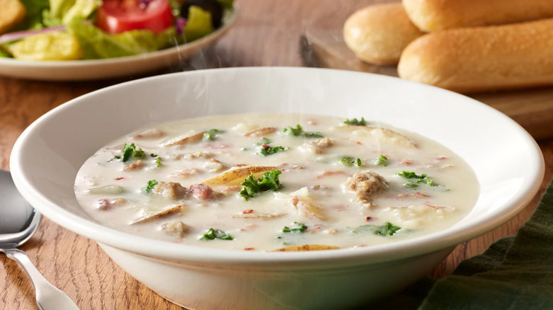 Bowl of Olive Garden zuppa Toscana