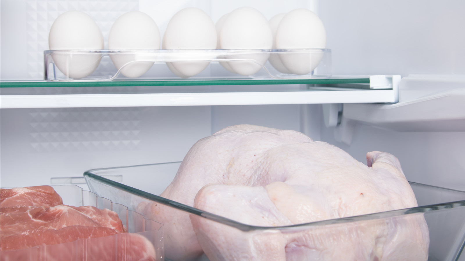 Der beste Platz in Ihrem Kühlschrank, um rohes Hühnchen aufzubewahren